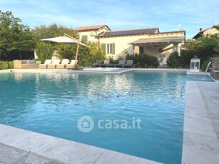 Villa in Affitto in Via Vaiana 22 a Pietrasanta