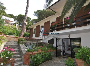villa indipendente in vendita a Quercianella