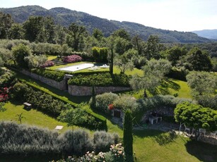 Casa a Serravalle Pistoiese con piscina, giardino e terrazza