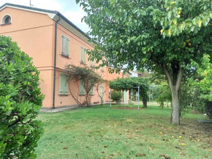 Villa singola in ottime condizioni con giardino privato di mq. 700 e con garage