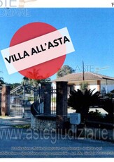 Villino in Via Nascosa Podere 155 a Latina