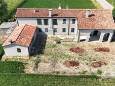 Casa Indipendente in vendita a Vighizzolo d'Este via roma