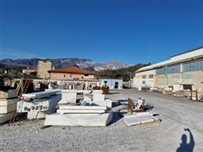 Capannone / Fondo - Industriale/Artigianale a Avenza, Carrara
