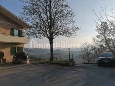 Villa bifamiliare, buono stato, 280 m², Urbino