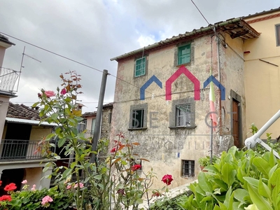 Casa indipendente con terrazzo, Borgo a Mozzano cune