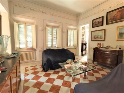 Appartamento a Livorno, 5 locali, 1 bagno, 135 m², 3° piano in vendita