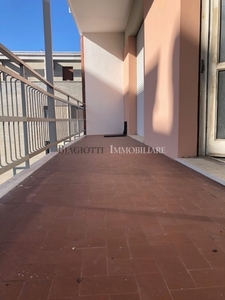 Appartamento a Livorno, 6 locali, 2 bagni, posto auto, 130 m²