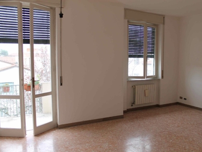 Appartamento a Pisa, 5 locali, 1 bagno, giardino in comune, 120 m²
