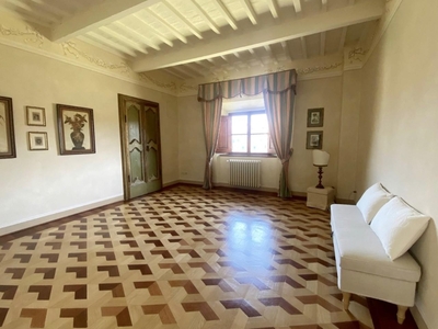 Appartamento a Pisa, 6 locali, 2 bagni, 200 m², 3° piano in vendita