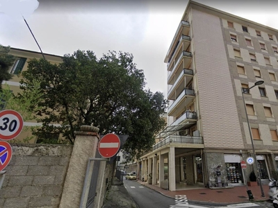 Appartamento a Savona, 5 locali, 1 bagno, 115 m², 8° piano, ascensore