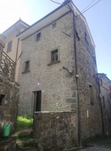 Appartamento in Località Gombereto Strada di Paese 23, Lucca, 5 locali