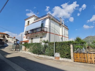 Casa indipendente in Via Marittima, Priverno, 17 locali, 3 bagni