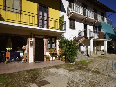 Casa indipendente in Via Tetti Cambiano, Mombello di Torino, 6 locali