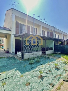 Villa a schiera in Via roma, Ossago Lodigiano, 4 locali, 2 bagni