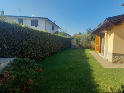 Villa Bifamiliare con giardino, Camaiore capezzano pianore