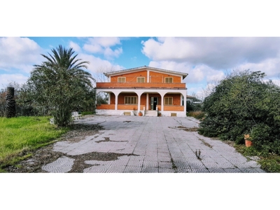 Villa in Via Grande, Aprilia, 1 bagno, posto auto, 210 m², buono stato