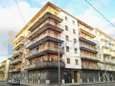 Appartamento da ristrutturare, in vendita in Via Colombo, Avellino