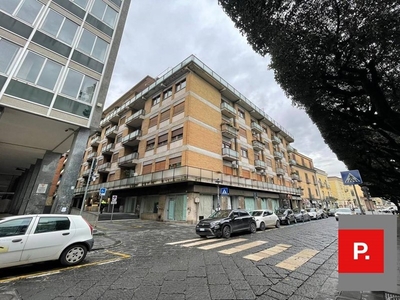 Appartamento in Vendita a Caserta, zona Centro, 350'000€, 150 m²