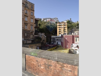 Appartamento in Vendita a Napoli, zona Montecalvario, 348'000€, 132 m²