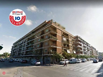 Appartamento in Vendita in Via delle Canarie 70 a Roma