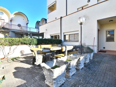 Appartamento in Via Lelio Basso, Monteroni d'Arbia, 6 locali, 2 bagni