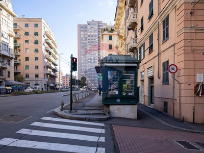 Attività commerciale in Vendita a Genova, zona Sampierdarena, 28'000€, 9 m², arredato