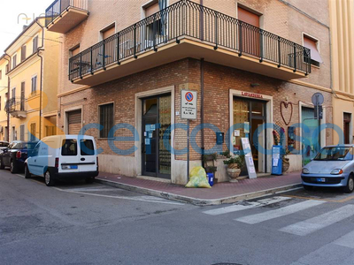 Attività commerciale in vendita in Via Leopardi 27, Grottammare