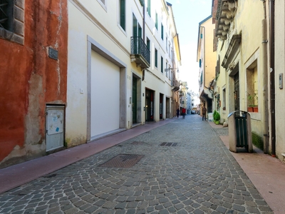 Belluno - ZONA P.ZZA ERBE AFFITTASI NEGOZIO