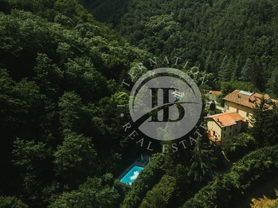 Prestigiosa villa di 545 mq in vendita, Castelnuovo di Garfagnana, Italia