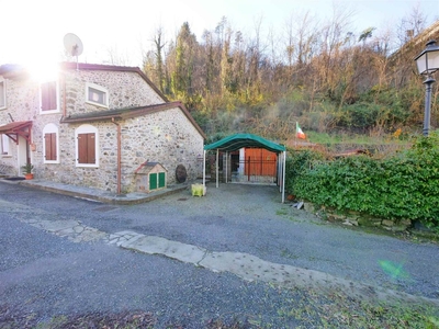 Quadrilocale in Via Dei Fieschi 1, Carrodano, 2 bagni, arredato, 90 m²