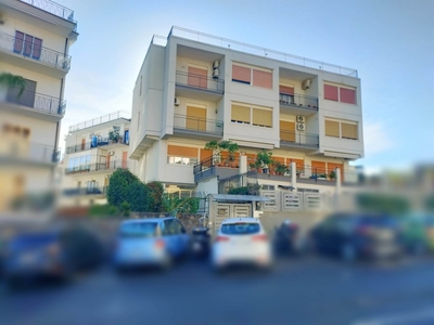 Quadrilocale in Via Renato Fucini 1, Catania, 2 bagni, 124 m²