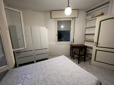 Stanza in Affitto a Modena, 500€, 105 m², arredato