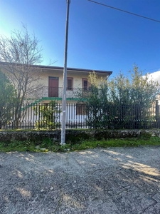 Villa a Giffoni Sei Casali, 3 locali, 2 bagni, giardino privato