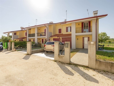 Villa a schiera in VIA MOSCA, Noventa di Piave, 6 locali, 2 bagni