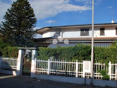 Villa con terrazzo a Vaiano Cremasco